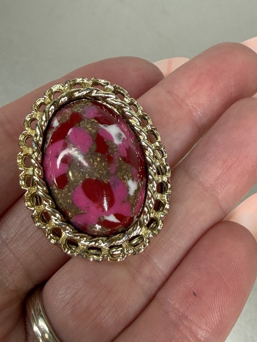 VTG Pink Oval Cabochon and Gold Tone Vintage Scarf Holder Clasp